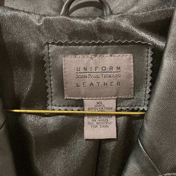 Leather jacket - Picture 2 of 3